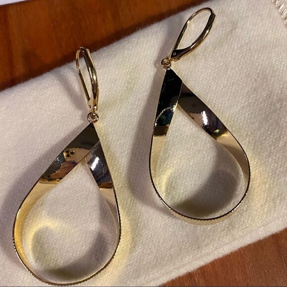 Gold Tone Ribbed Dangle Earrings - Picture 3 of 6